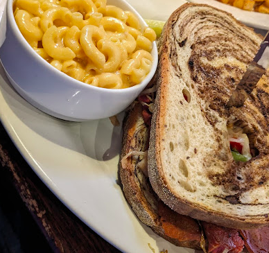 The Chicago Diner signature dishes The Radical Reuben
Thai Chili Wings
Spicy Crispy Chicken